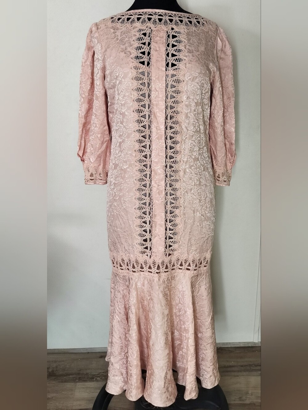 Sleeve Lace Midi Dress in Blush Pink